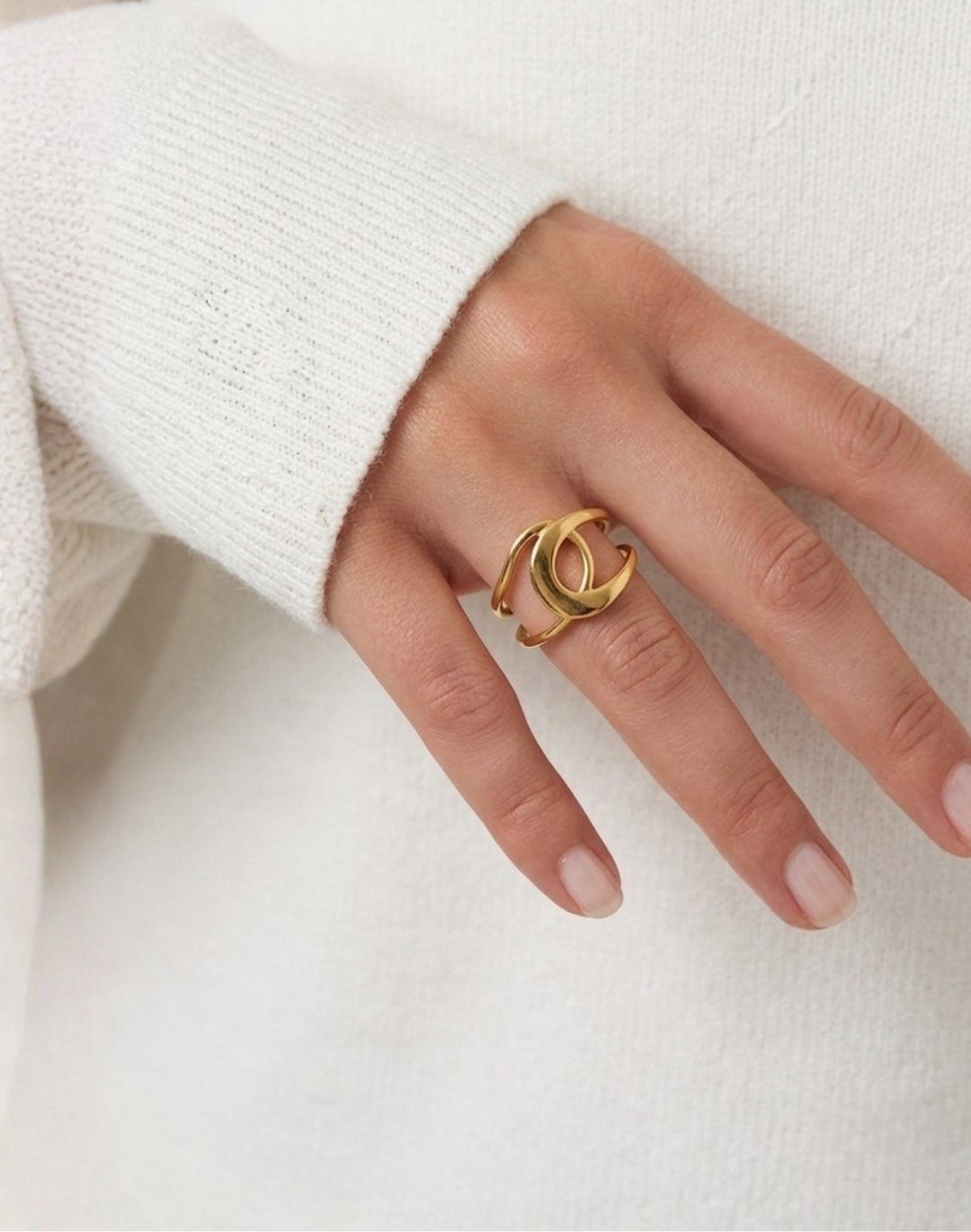 Ellie ring in steel